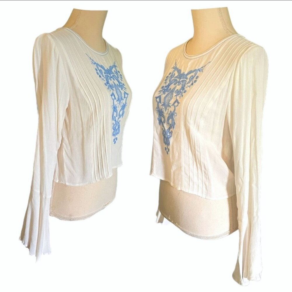 LULU’S ✦ Cream Embroidered Bell Sleeve Blouse ✦ Blue Detail Rayon Top S - Picture 10 of 12
